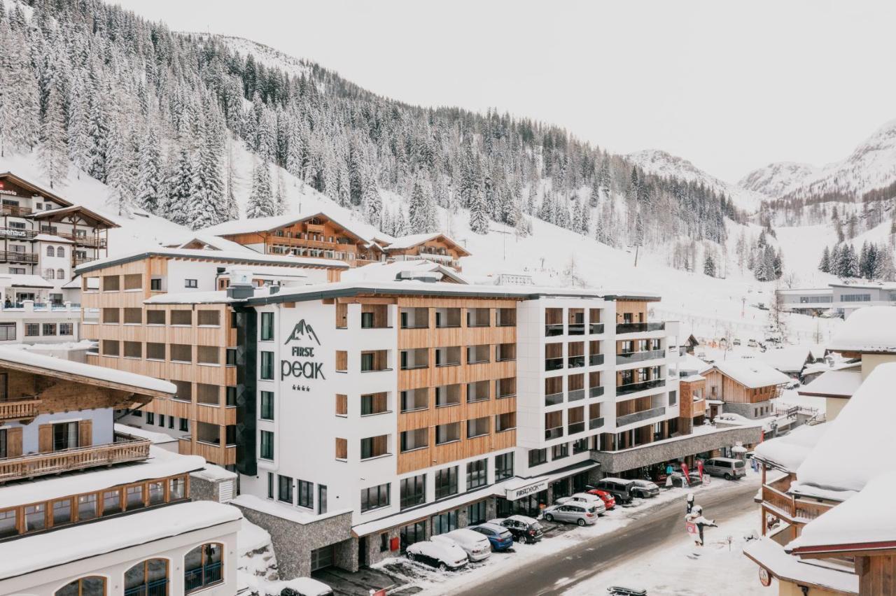 Firstpeak Hotel
